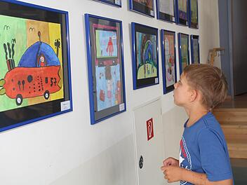 Die Siegerbilder des Wettbewerbs "jugend creativ" können bei Regens Wagner bestaunt werden. Foto: Gerda Völk