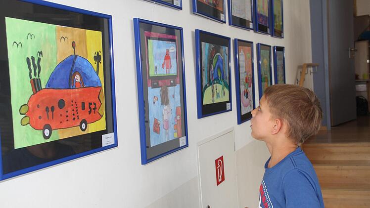 Die Siegerbilder des Wettbewerbs "jugend creativ" können bei Regens Wagner bestaunt werden. Foto: Gerda Völk