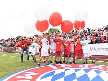 Volksfeststimmung beim Traumspiel in Coburg. Foto: Hagen Lehmann/Timo Geldner/Christopher Böger