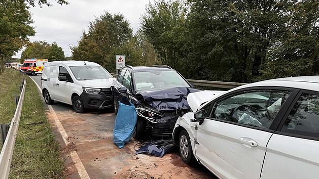 B470 bei Forchheim - Unfall mit drei beteiligten Autos