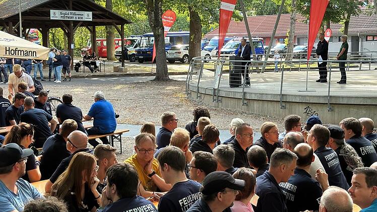 Gemeinschaftlicher Einsatz rettet Tennenloher Forst: Helfer geehrt