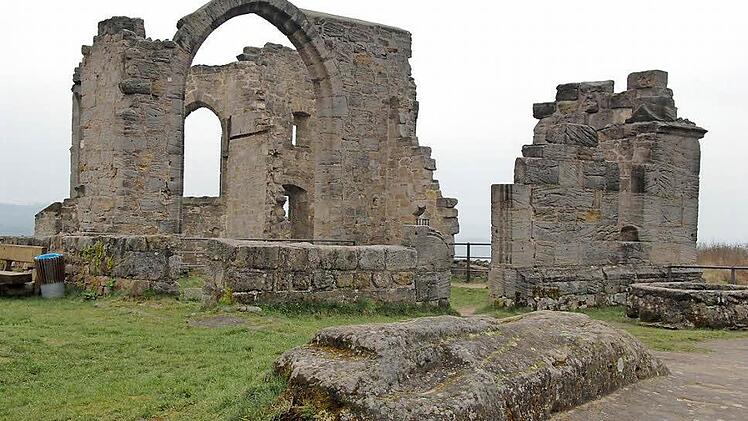 Ein Aushängeschild in Sachen Fremdenverkehr im Landkreis: Altenstein mit Ruine und Burgeninformationszentrum. Im Mittelpunkt der Anlage und eines baugeschichtlichen Referats des Vorsitzenden Nicolaus Kpp stand und steht die Burgkapelle (unser Bild). Archivfoto: Ronald Rinklef