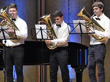 Drei begnadete Euphoniumspieler: Max Arnold, Felix Metz und Ferdinand Kässner (von links).  Foto: Peter Klopf