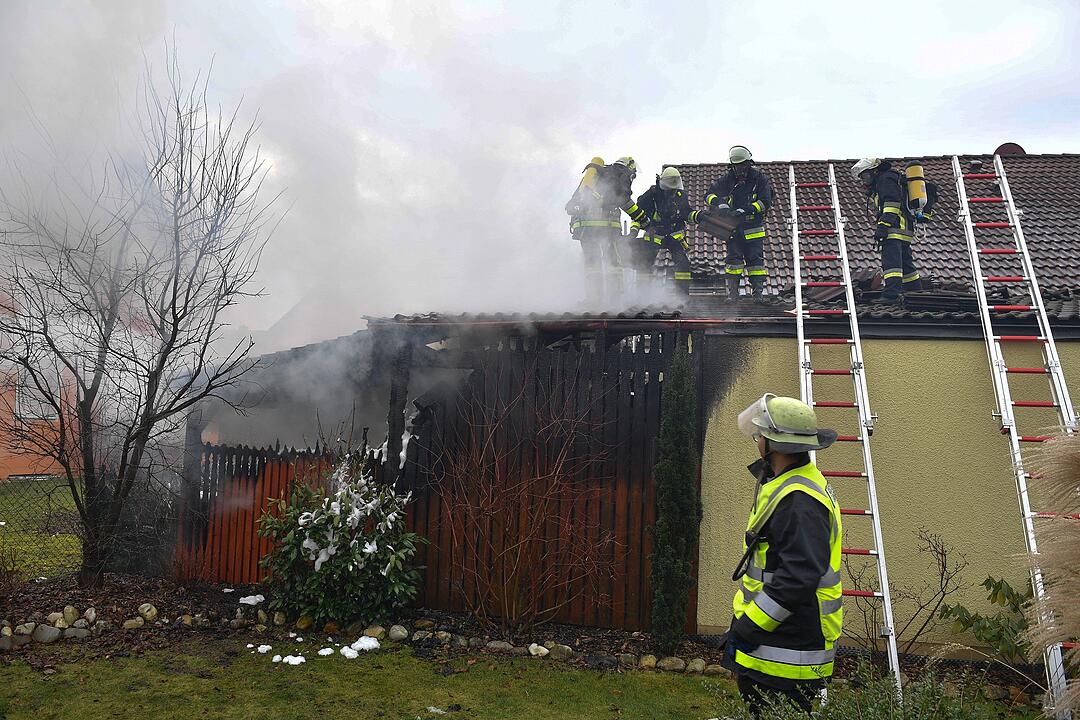 Kreis Bamberg: Feuer greift auf Wohnhaus über