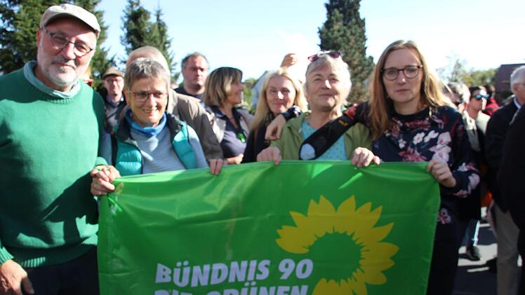 Gauland-Auftritt in Stockheim: zwischen Applaus und Protest. Foto: Veronika Schadeck