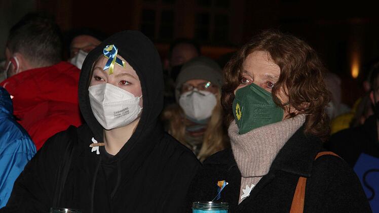 Kerzen brennen für den Frieden. Foto: Sonny Adam