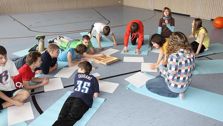 Als Erinnerung an den Workshop malte jeder Schüler sein persönliches Seelenbild.
