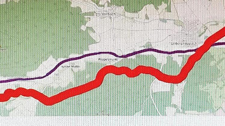 Diese Grafik zeigt die von der CSU favorisierte Radwegtrasse entlang der Staatsstraße (lila) und in etwa die Route, wie sie von Eberns Bürgermeister Jürgen Hennemann gedacht war (rot).  Grafik: Elmar Merget