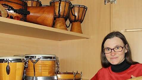 In neuen Schränken lassen sich Instrumente übersichtlich verstauen.