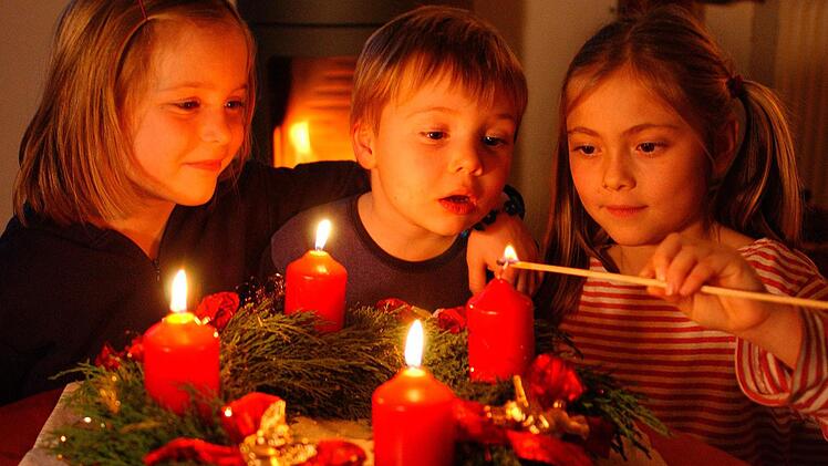 Der Adventskranz gehört fest zur vorweihnachtlichen Zeit.  Foto: epd