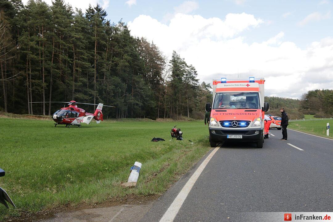 Schwerer Motorradunfall auf B22 bei Steinfeld
