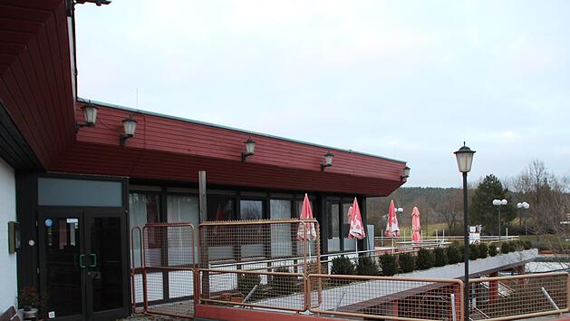 Für das Freibad-Restaurant und die Kioske im neuen Eltern-Kind-Bereich und im Eisstadion sucht die Stadt neue Pächter.  Foto: Andreas Dorsch