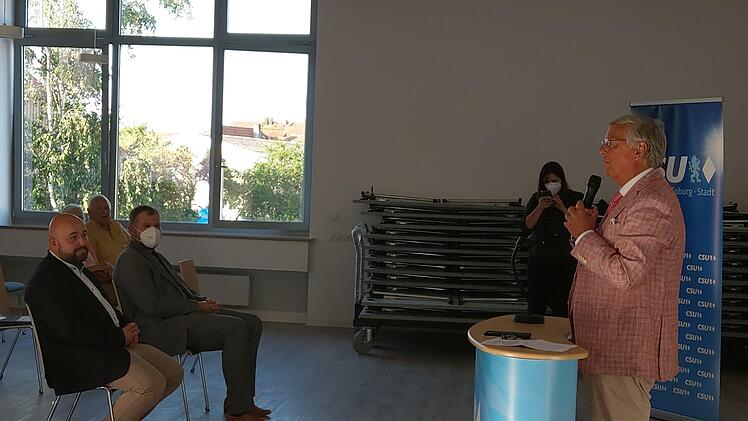 Wolfgang Bosbach war zu Gast in der Itzgrundhalle in Kaltenbrunn.