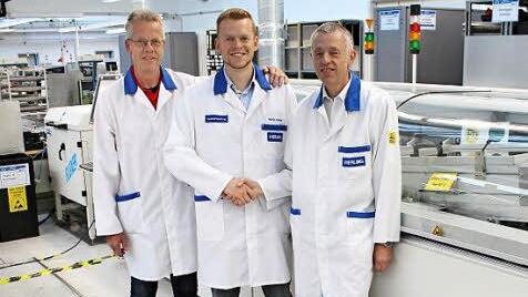 Werner Vierling (r.) und Manfred Vierling (l.) übergeben die Verantwortung an Martin Vierling.  Foto: Vierling