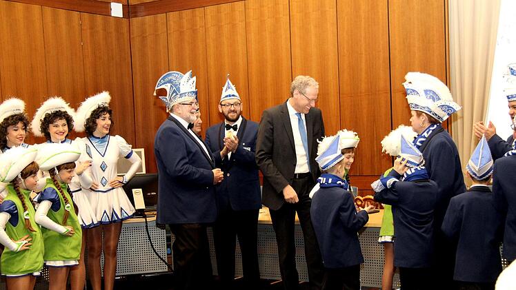 Impressionen vom Herzogenauracher Rathaussturm  Richard Sänger