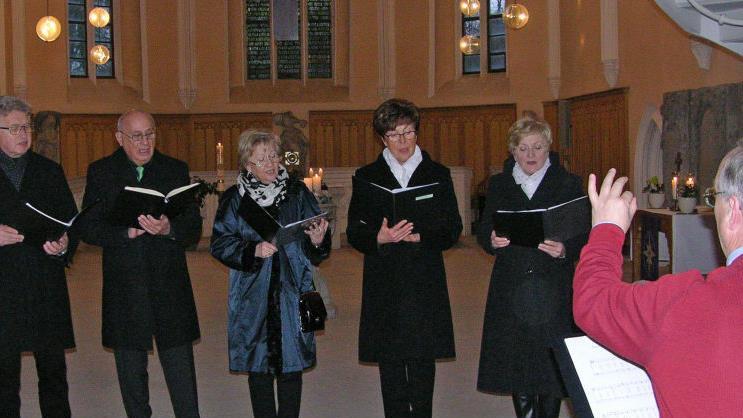 Für den Liturgischen Chor gab Wolfgang Blümel in der Klosterkirche den Takt vor. Foto: Klaus Oelzner