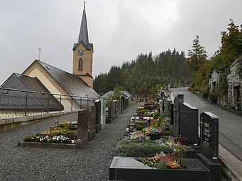 Bald k&ouml;nnte es auf dem Wallenfelser Friedhof eine Gemeinschaftsgrabanlage geben. Der Bauausschuss kann sich mit der Idee anfreunden. Demn&auml;chst soll eine Informationsveranstaltung stattfinden.  Foto: pr
