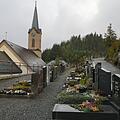 Bald könnte es auf dem Wallenfelser Friedhof eine Gemeinschaftsgrabanlage geben. Der Bauausschuss kann sich mit der Idee anfreunden. Demnächst soll eine Informationsveranstaltung stattfinden.  Foto: pr