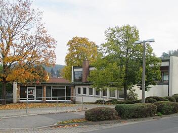 Die Stadt Königsberg hofft auf die Aufnahme in einen Investitionspakt zur Sportstättenförderung des Freistaates Bayern, wodurch die marode Turnhalle an der Schule saniert werden könnte. Gerold Snater