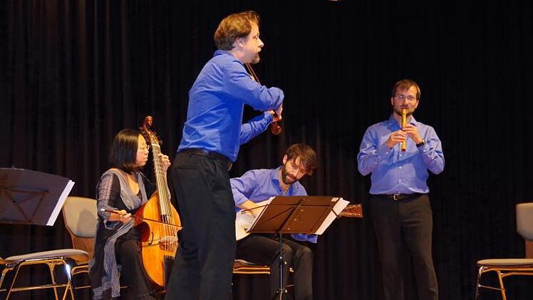 Bei seinem Konzert im Kreiskulturraum feierte das Ensemble "all'improvviso” die Freiheiten in der Aufführung von barocker Musik. Foto: Heike Schülein