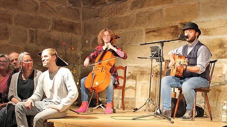 Die Gruppe "Zweifelsdrei" sorgte bei der Programmvorstellung am Putzenstein für die musikalische Unterhaltung. Fotos: Katharina Müller-Sanke