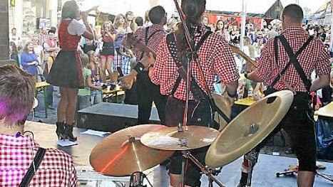 Müssen zwei Bands auf zwei Bühnen gleichzeitig spielen? Einer der Kritikpunkte zum Eberner Altstadtfest.