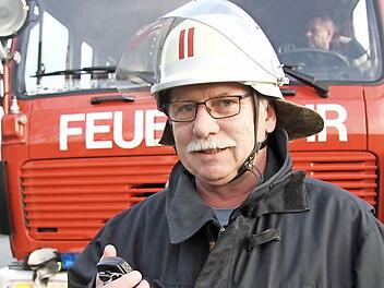 Bis zur letzten Minute einsatzbereit. Wilhelm Oed bei seinem letzten Einsatz, eine halbe Stunde vor der Kommandantenwahl in Weisendorf.