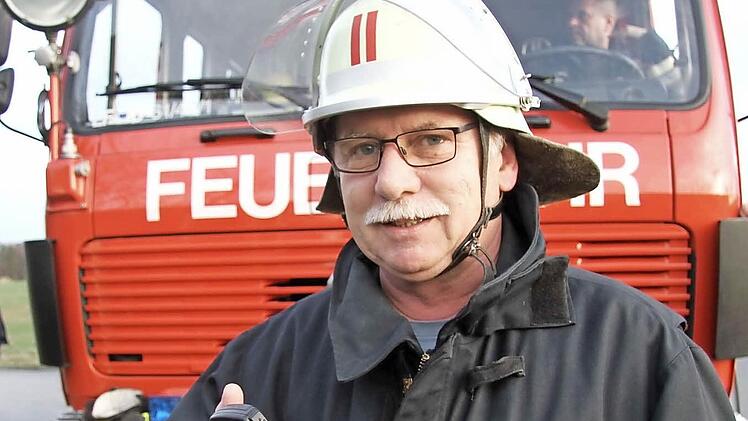 Bis zur letzten Minute einsatzbereit. Wilhelm Oed bei seinem letzten Einsatz, eine halbe Stunde vor der Kommandantenwahl in Weisendorf.