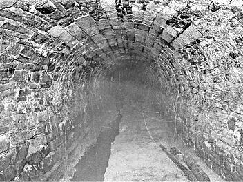 Eine großartige bauliche Leistung vollbrachten die Erbauer mit dem Bau des Maximilian-Erbstollens, der von 1804 bis 1855 zur Entwässerung mehrerer Steinkohlegruben angelegt wurde. Fotos und Repro: Gerd Fleischmann