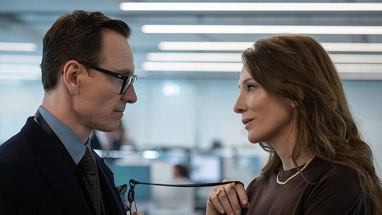 Sinnliches Spiel mit dem Nichts-Wissen: Cate Blanchett und Michael Fassbender verkörpern in "Black Bag" zwei verheiratete Spione, die sich beruflich in die Quere kommen.