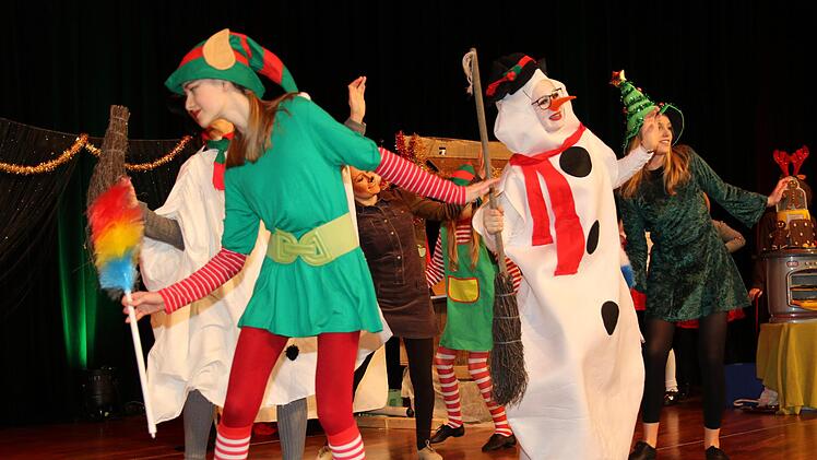 Das Bürglaß-Tanzstudio begeisterte bei dem kurzweiligen Nachmittag mit seiner getanzten Version eines Weihnachtsmärchens. Foto: Wolfgang Desombre