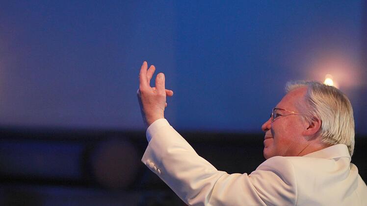 Reinhard Schmidt bei einer seiner stimmungsvollen Serenaden in Bad Rodach  Fotos: Jochen Berger