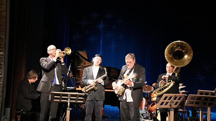 Die Frankfurt Swing All Stars standen zum ersten Mal mit dem Bad Kissinger Kurorchester auf der Bühne. Foto: Ralf Ruppert