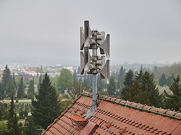 Auf dem Dach der Luitpoldschule ist noch eine Sirenenanlage montiert, allerdings nicht mehr einsatzbereit.