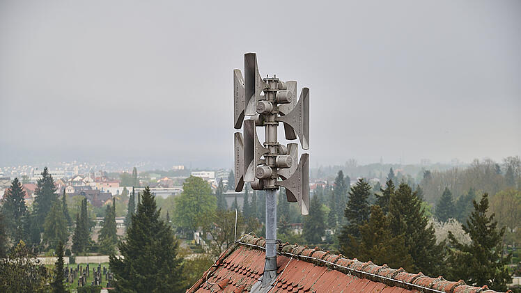 Auf dem Dach der Luitpoldschule ist noch eine Sirenenanlage montiert, allerdings nicht mehr einsatzbereit.