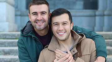 Gay Dating Er sucht ihn