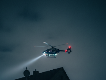 Kreis Bayreuth: 16-J&auml;hriger flieht riskant vor Polizei - ohne Erfolg