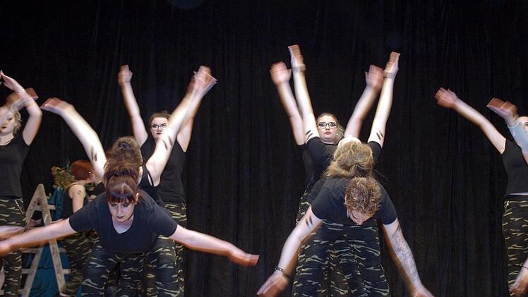 "Kriegerinnen aus dem Dschungel" - die  Showtanzgruppe der GardenSusanne Deuerling