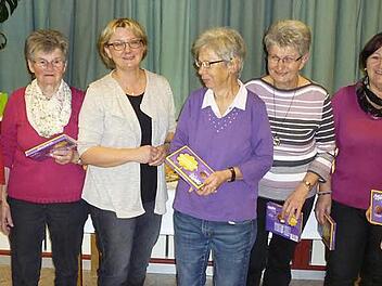 Mathilde Sitzmann, Anni Gebhardt, Leiterin Ulrike G&ouml;tz, Ursula Bail, Waltraud Pokorny, Helga Postler und Babett Postler feierten 10 Jahre Kirchencafe in Kirchehrenbach.  Foto: privat