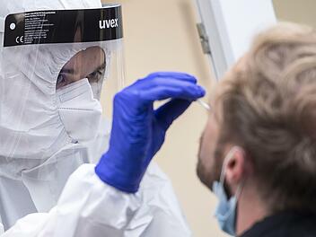 Ungeimpfte dürfen nur noch getestet zur Arbeit.