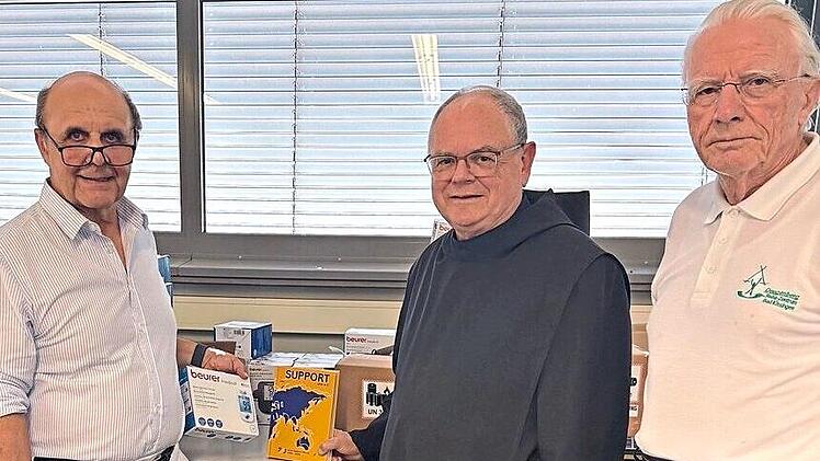 Unser Bild zeigt (von links) Prof. Dr. Heinz Maier, Bruder Ansgar St&uuml;fe und Prof. Dr. Peter Deeg.J. Deeg