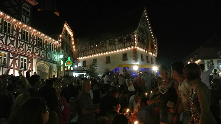 Licht-Impressionen vom Zeiler Weinfest. Foto: Archiv