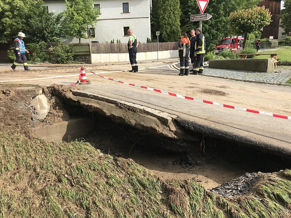 Innenstadt von Arzberg nach Starkregen unter Wasser