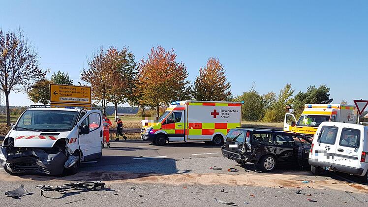 Drei Menschen wurden bei dem Unfall verletzt. Foto: NEWS5 / Haag