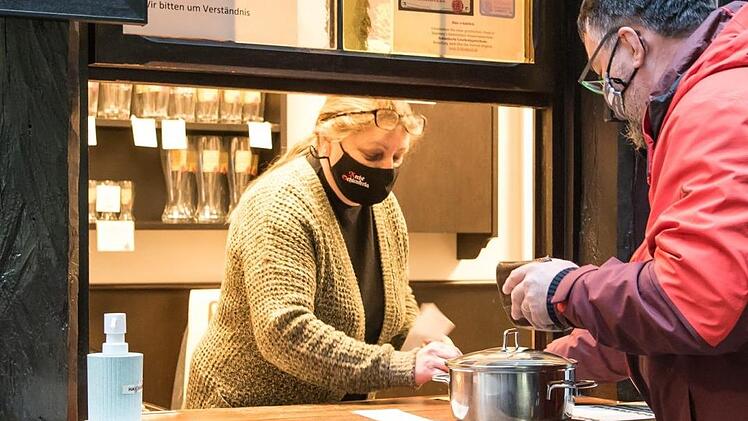 Viele Wirte haben auf den Außer-Haus-Verkauf gesetzt. Einige ziehen sich jetzt aus dem To-go-Geschäft zurück. Foto: Markus Trenkle/Archiv