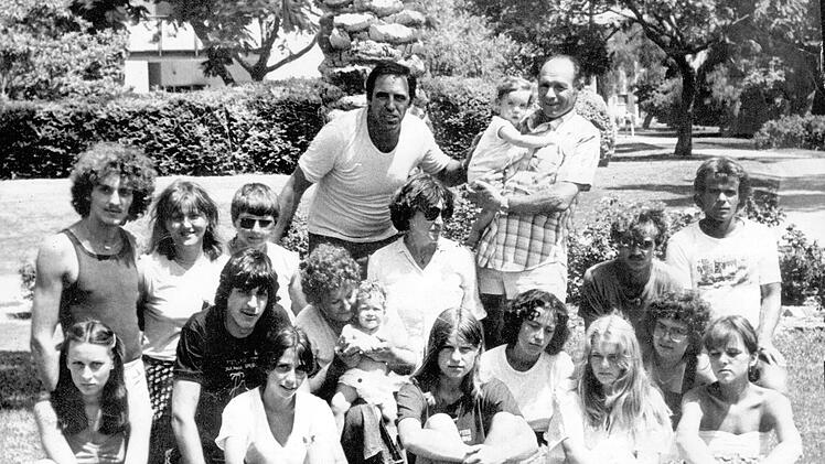Die Jugendgruppe, die 1980 zusammen mit Günter Bender nach Israel reiste. Im Bild rechts hinten Joske Ereli. Foto: Archiv Edwin Metzler