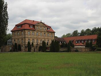 Vermeintliches Idyll an der Itz: Hinter den Mauern von Schloss Gleusdorf spielen sich Dinge ab, die seit Jahren die Justiz beschäftigen.  Eckehard Kiesewetter