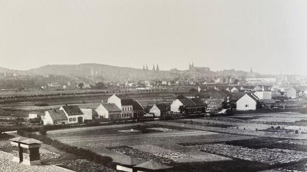 Nicht nur die Einwohnerzahl hat sich in den letzten 200 Jahren vervielfacht, auch die Stadtfläche. 1895 lag die Erlichstraße in der Wunderburg noch weit vor den Toren der Stadt.   Foto: Alois Erhardt/Stadtarchiv
