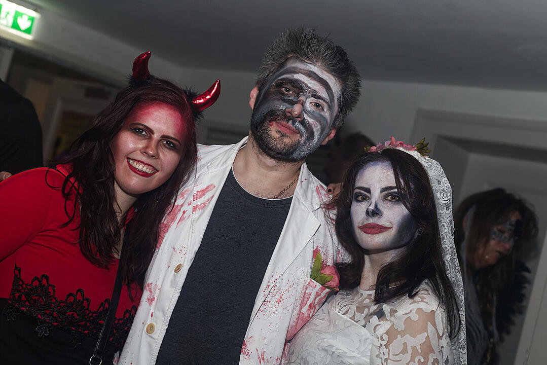 ME & MY (ZOMBIE) GIRLS HALLOWEEN