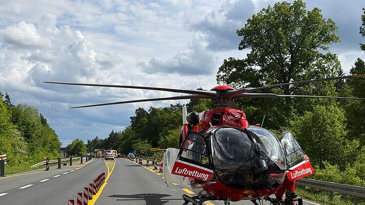 Schwerer Unfall auf B505: Biker st&uuml;rzt und wird von Transporter &uuml;berrollt